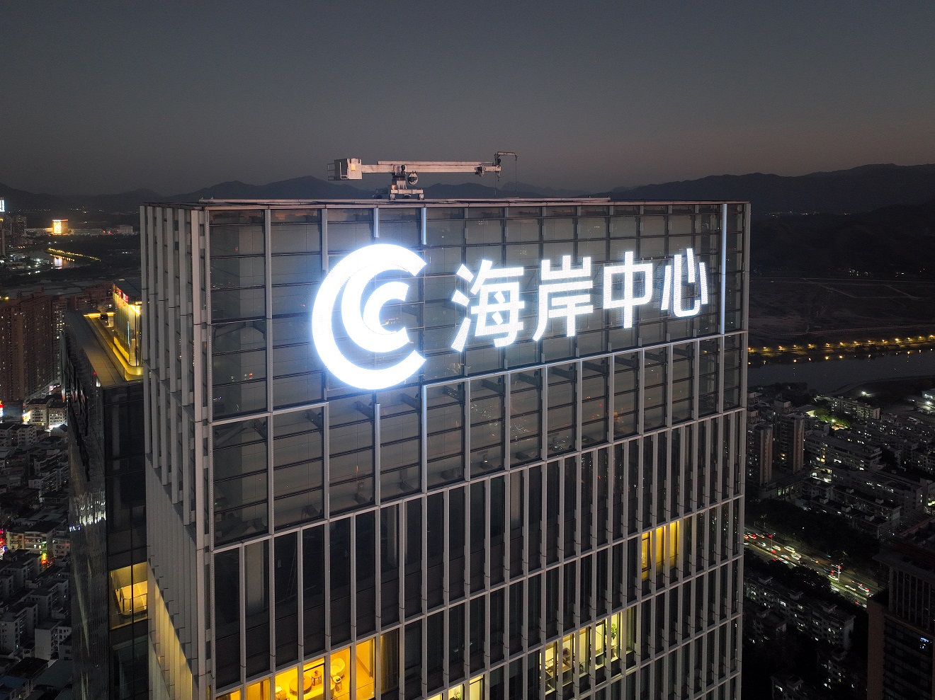 幕墻發(fā)光字應(yīng)用普遍的具體原因是什么呢？