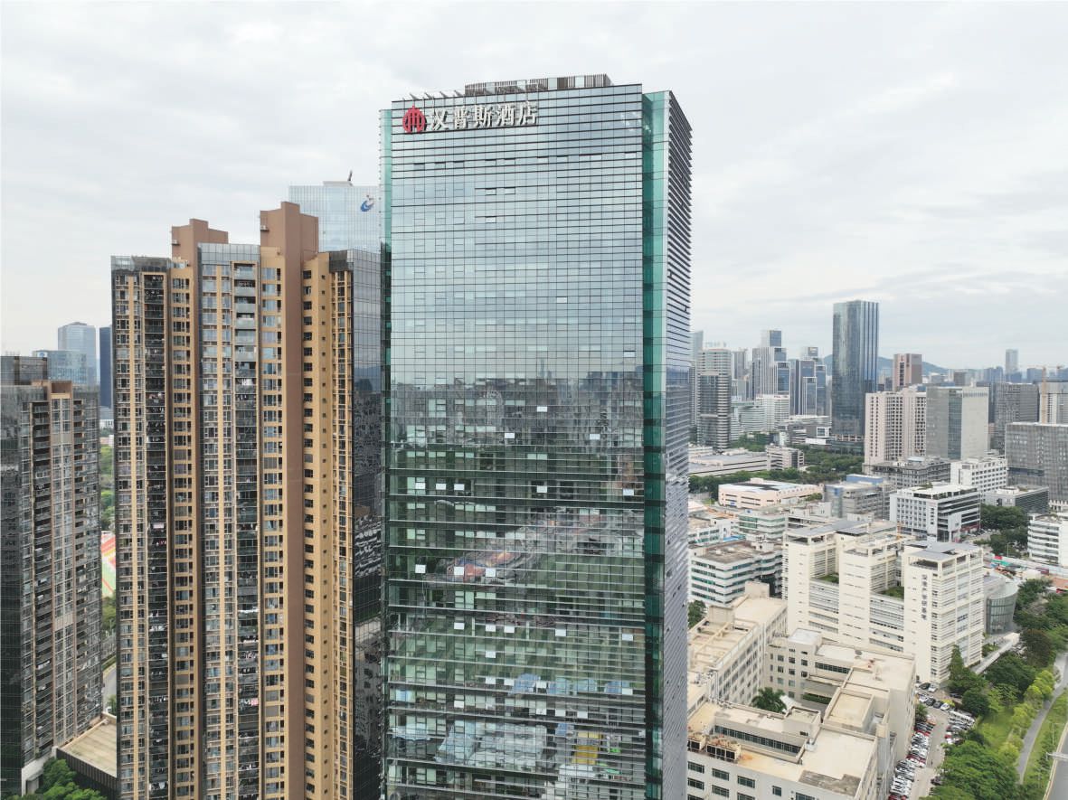 樓體標(biāo)識發(fā)光字白天實拍圖片