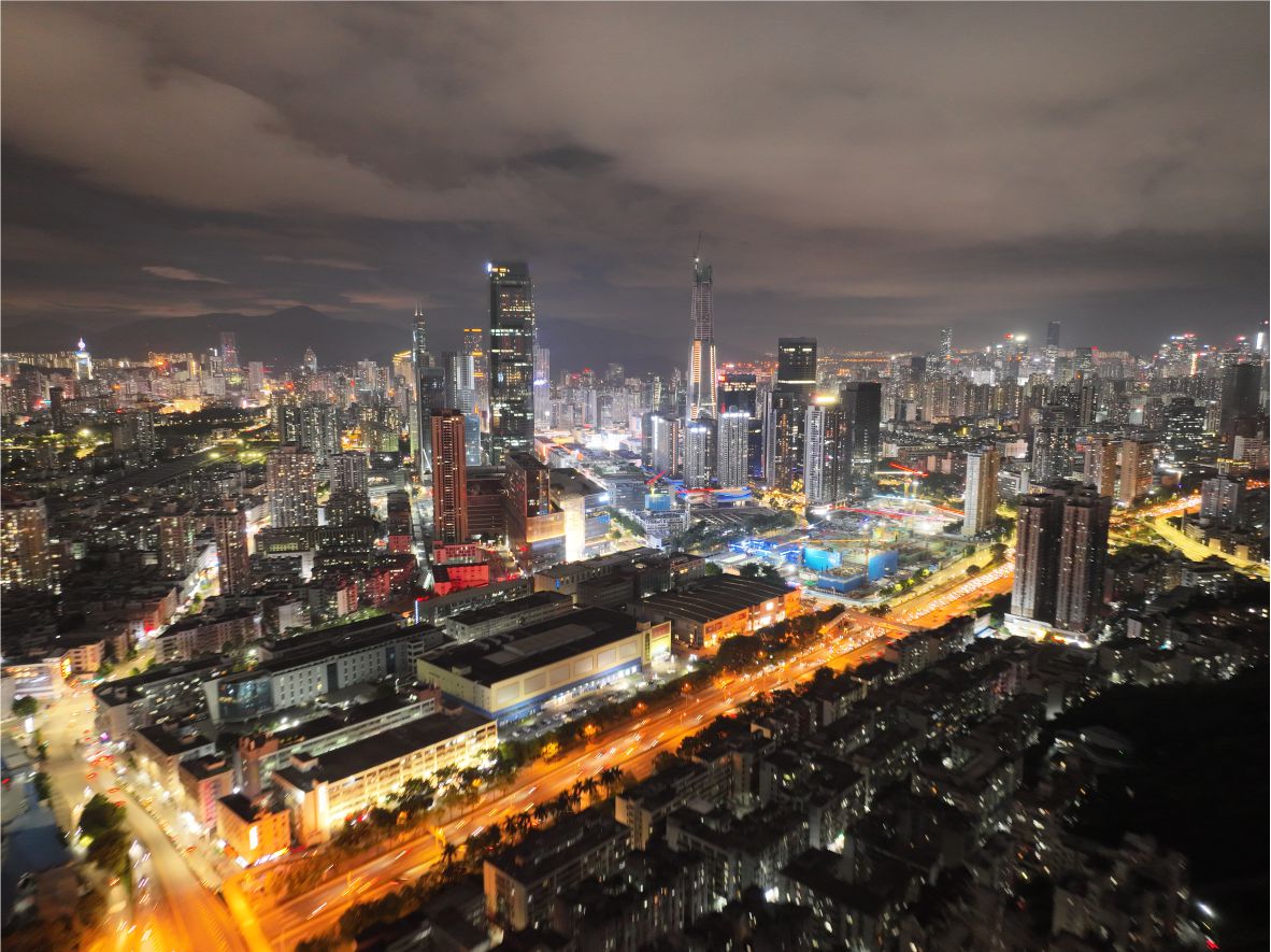 樓體標(biāo)識發(fā)光字夜間實拍圖片