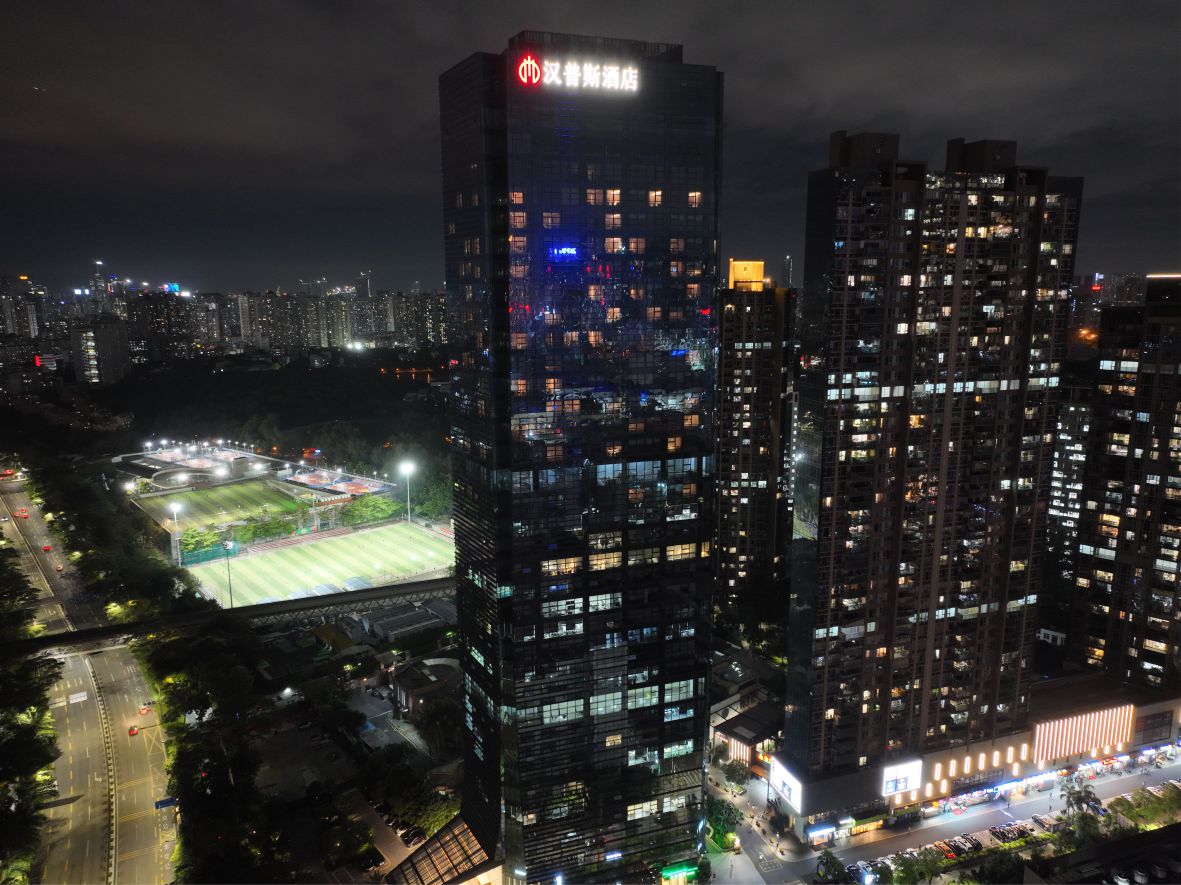 樓體標(biāo)識發(fā)光字夜間實拍圖片