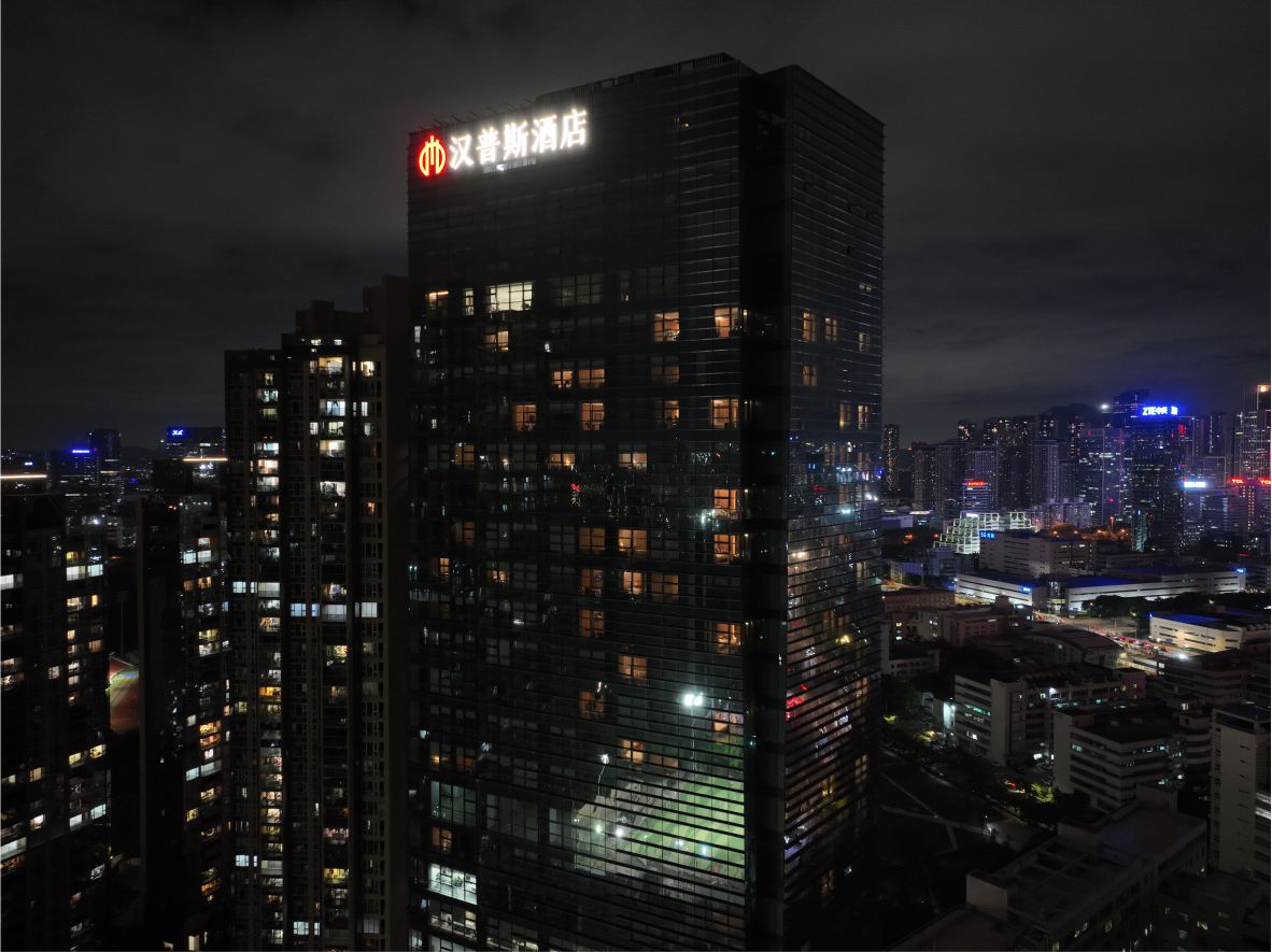 樓體標(biāo)識發(fā)光字夜間實拍圖片